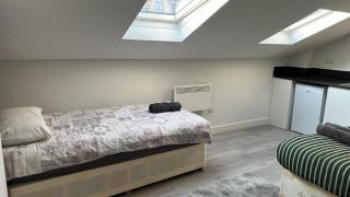 Bright Studio on Brigstock Rd - 8