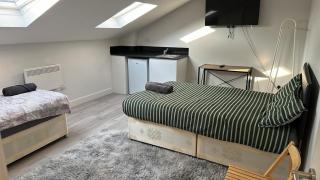 Bright Studio on Brigstock Rd - 4