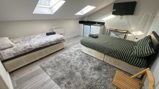 Bright Studio on Brigstock Rd - 1