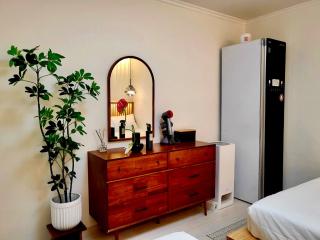 청담동, 명품거리, 청담역, 압구정로데오, 성형 병원, 한강공원, 강남도심, 발마사지기, 에어드레서, 무료주차 - Seoul - 7