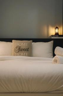 Urban Grey Studio I The Tresor D4 - Modern Cozy Escape - 3