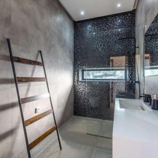 Luxury villa, private heated pool, jacuzzi, games - 4