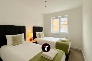 Spacious 2 Bed 2 Bath Flat with Free parking - 7