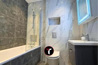 Spacious 2 Bed 2 Bath Flat with Free parking - 6