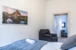 Contemporary 2-Bedroom Apartment with Garden in Central Area - 2