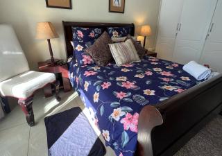 The Giraffe Room at Frederick's Place - 7
