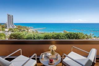 Four Seasons Hotel - 3