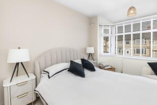 Cosy 2-Bed Retreat with Great Location - 6