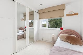 Cosy 2-Bed Retreat with Great Location - Wyken - 3
