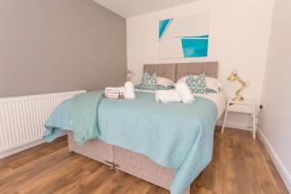 Modern Bright 1-2 Bed Apartments Oxford, with Free Parking ,OX4 Near BMW Science Park & Hospitals - Oxford - 0