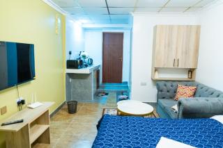 Villaroma Furnished Penthouse Suites - Eldoret - 4