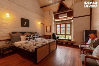 StayVista at Orchard by the River with Bonfire, BBQ - 4