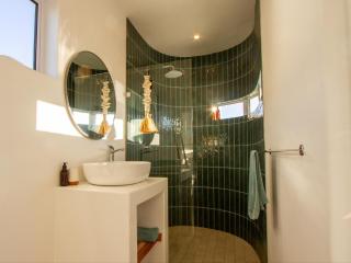 The Tide Guest House - 3