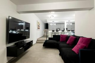 Modern 3 Bedroom Villa with Hot Tub in Costa Adeje - 4