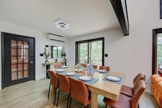 4 BR Lakeside House in Woods - 3