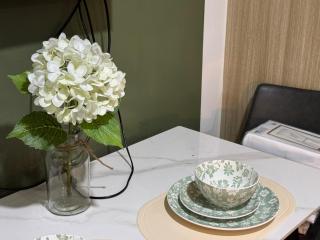 Matcha Latte Room Shore Residences Rm 850 near SMX, Airport & MOA by Prime Stay - 7