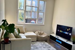 Central 2Bed Apartment-Sleeps 4 Pets Ok & Balcony - 4