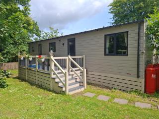 Fir Tree - 2 bedrooms sleeps 5 - 9