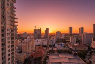 Rare Corner Unit Private Terrace & Sunset Views - 9