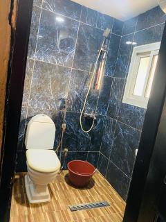 Chambre meublée Londres 2 avec eaux chaudes - Douala - 4