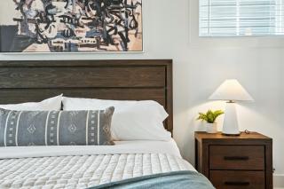 Downtown Oasis Sleeps 12 and 1 and a half miles to Broadway - 3