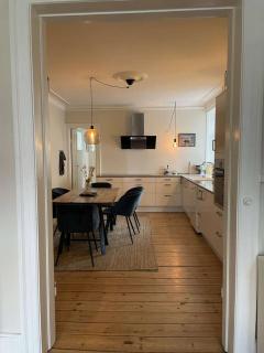 Luxe Kings Garden view apartment - 3