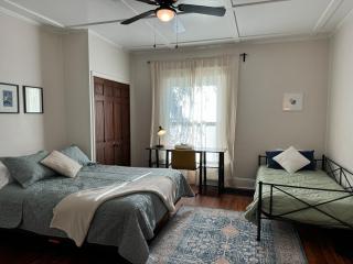 Stone s Throw Abode - 5