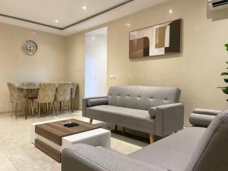 Luxurious City Getaway - Free Private Cook & Airport Pickup, 5 Min Walk to CHU - 6