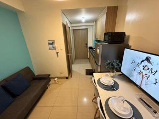 Room 643 Pool View Shore 2 Residences near PICC & SM MOA by Prime Stay - 3