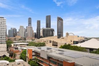 Cultural Charm - 2BR Apartment in South Brisbane 20804 - 1