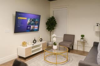 1BR Gym and Parking - On Rvrwalk - Pet-friendly - 0