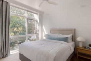 Stylish South Yarra Apartment Near Botanic Gardens - 9