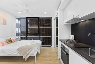 Minimalist Comfort South Brisbane Studio 31506-2 - 3