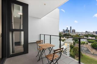 Bright Cozy 1BR Parking&pool&gym ZEST 1405 - 2