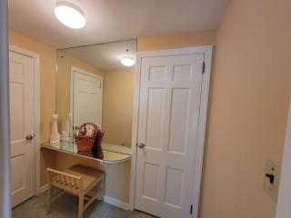 Your Home Away from Home Sleeps 12 Fully Equipped - Youngstown - 0