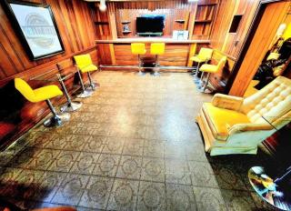 Your Home Away from Home Sleeps 12 Fully Equipped - 9