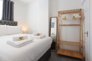 Clives Abode - Centrally Located 2BR Family Home - 1