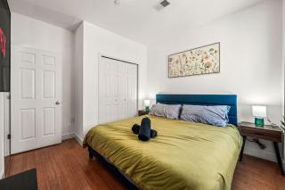 New Modern Apt in Chinatown Parking Available - 8