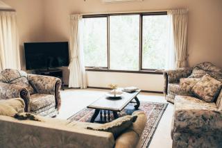 Treetops Chalet - 0