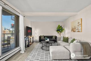 Downtown 17th Ave Lifestyle with Secure Parking and AC - 3