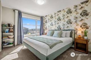 Near Calgary Airport Stylish House with Central AC King Bed Sleeps 6 - 3