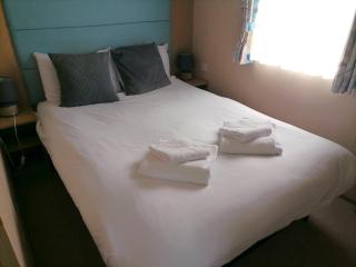 Maple Park - 3 bedrooms sleeps 8 - 1
