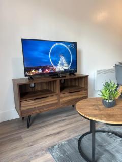 Cozy, Stylish Modern 2 Bedroom Entire Flat - 0