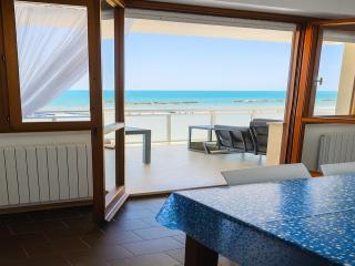 Terrazzo Panoramico Fronte Mare Zamponi - 3