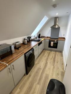 Modern Stay-Walk to Everything 6 - Whitton - 8