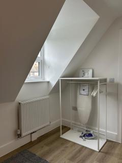 Modern Stay-Walk to Everything 6 - Whitton - 1