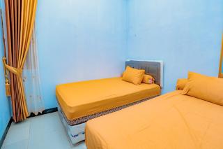 Guest House Ponorogo 1 - - 2
