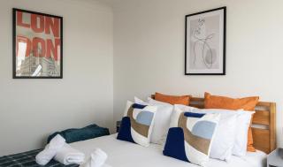 Modern 3BR Apt Canary Wharf with Patio Near Tube & Shops - 7