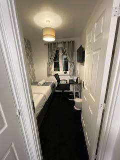 Home Away from Home - Milton Keynes - 8