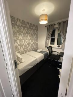 Home Away from Home - Milton Keynes - 9